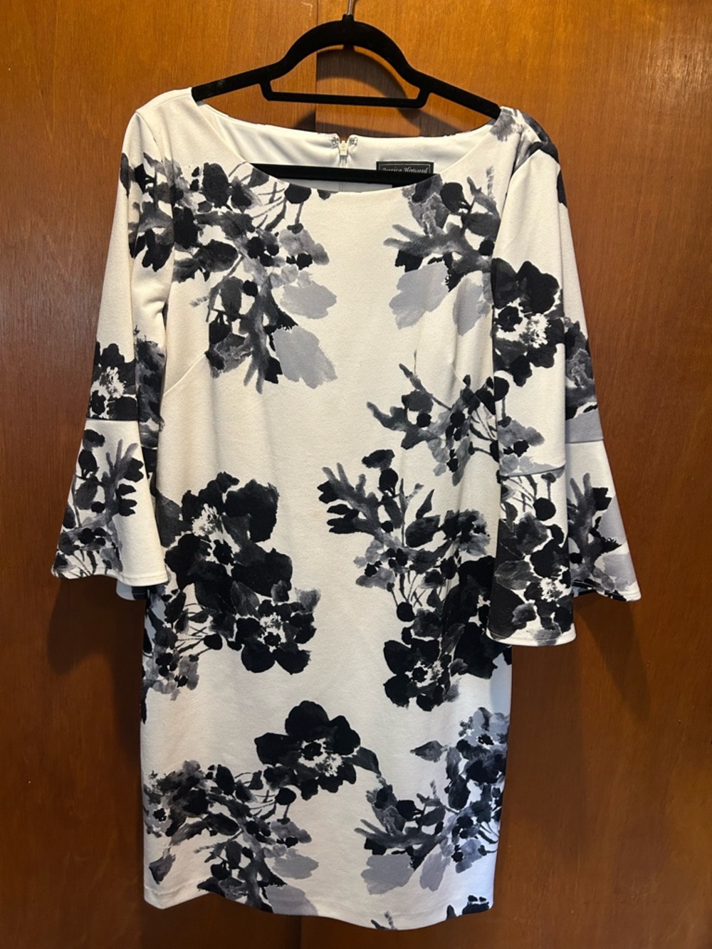 Jessica Howard Black and White Floral Shift Dress
